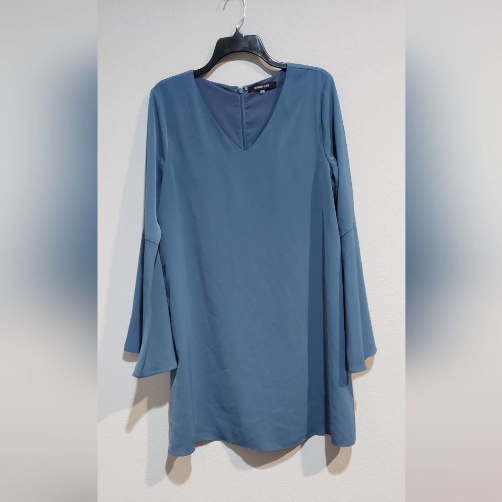 Super + lips bell sleeve dress size L